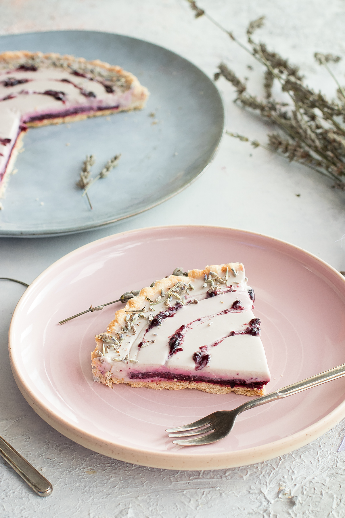 Crostata panna cotta aromatizzata con olio essenziale di lavanda