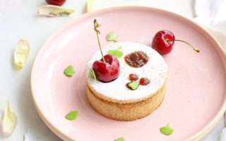 Tartellette crema frangipane alle mandorle e ciliegie