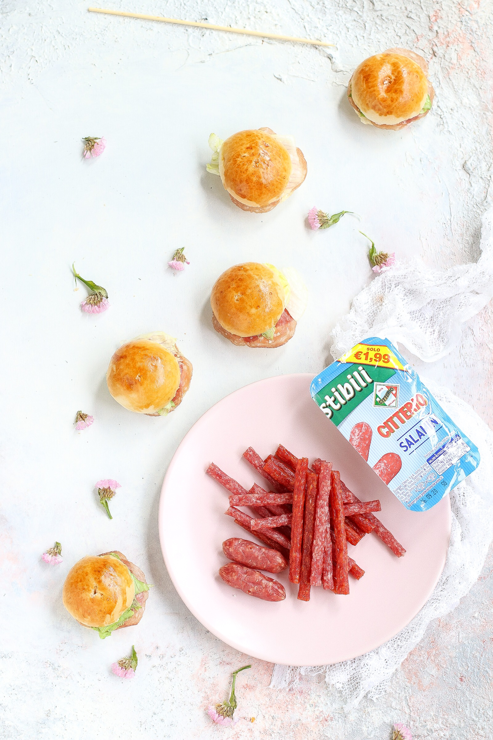 Mini burger con fettine di salame Citterio e formaggio