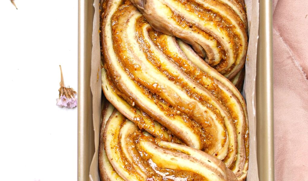 babka con crema al pralinato