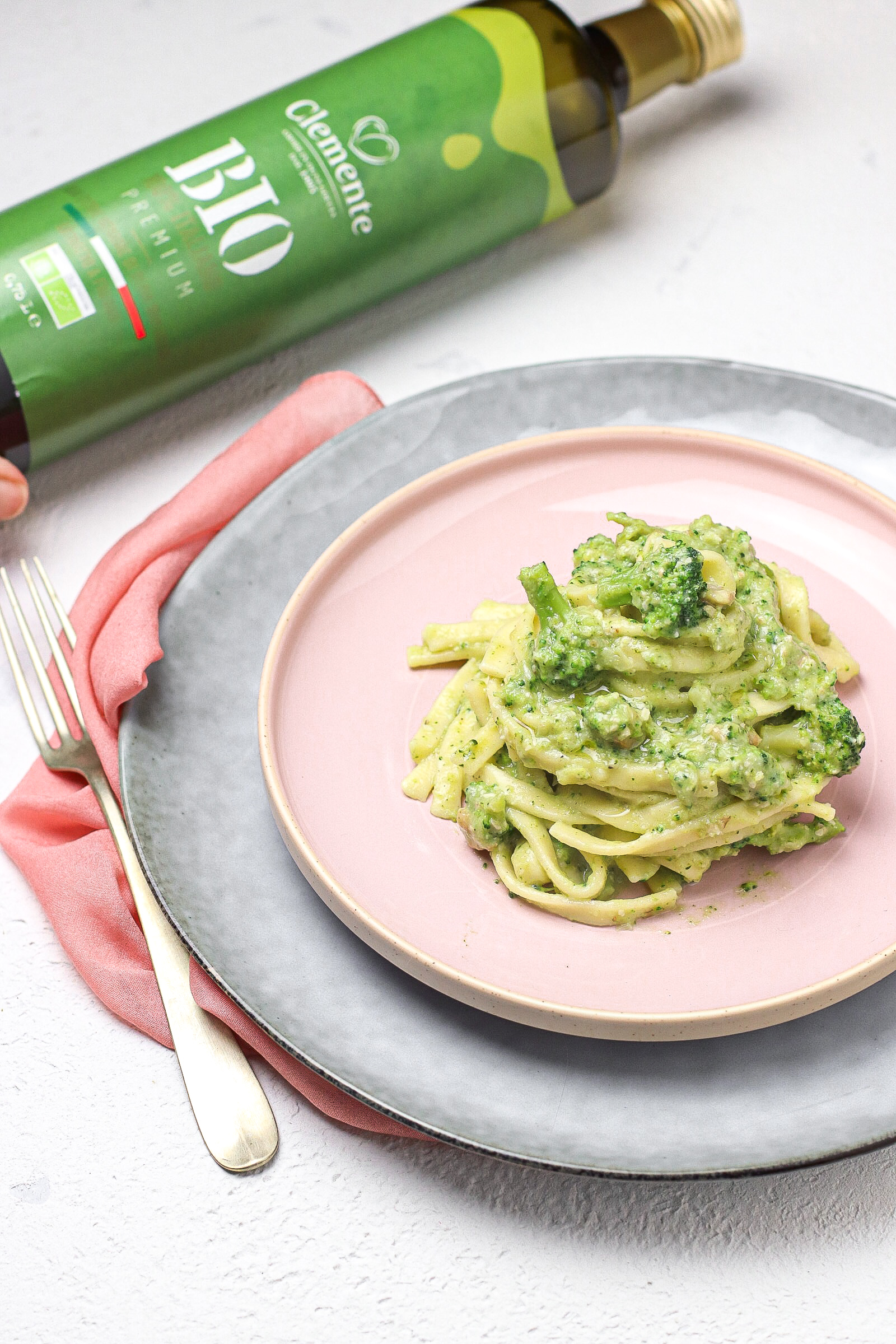 Troccoli con crema di broccoli e noci 