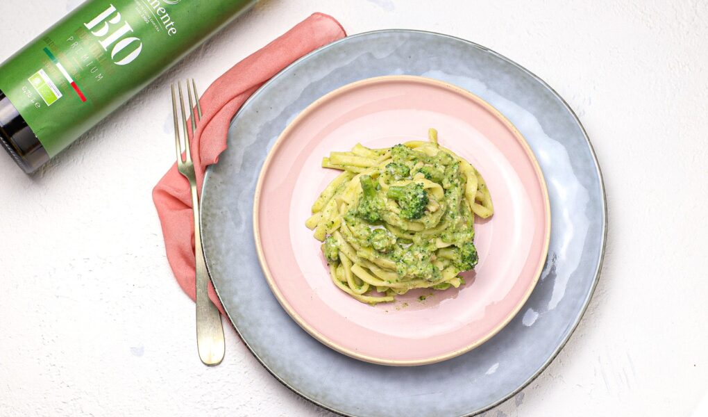 Troccoli con crema di broccoli e noci