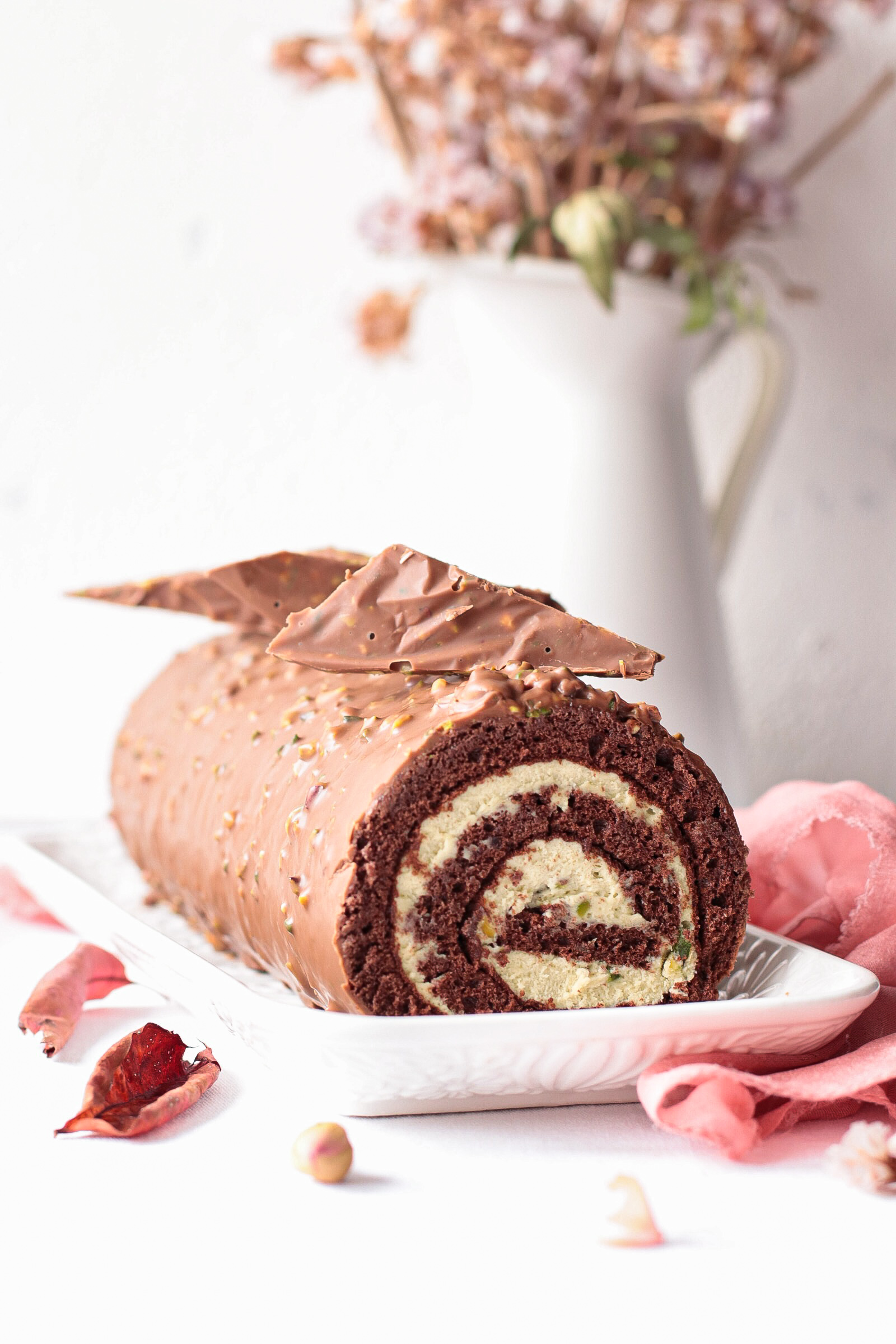 Rotolo al cacao con crema di pistacchio