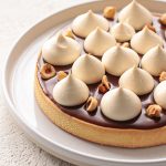 Crostata nocciole, caramello e cioccolato