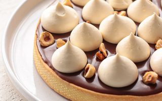 Crostata nocciole, caramello e cioccolato