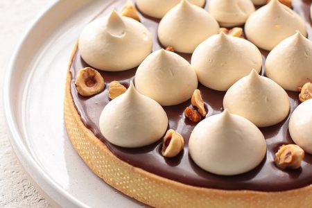 Crostata nocciole, caramello e cioccolato