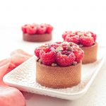 tartellette pistacchio e lamponi